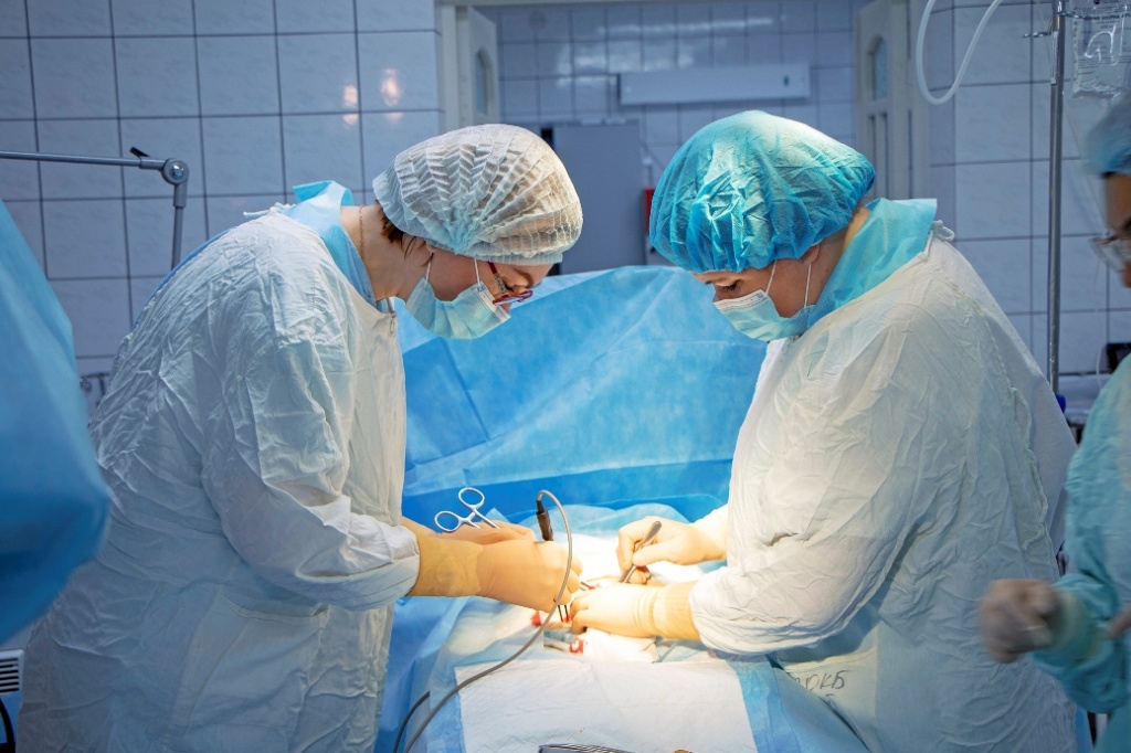 Гинекологи Нижневартовской ОКБ удалили у беременной пациентки огромную кисту