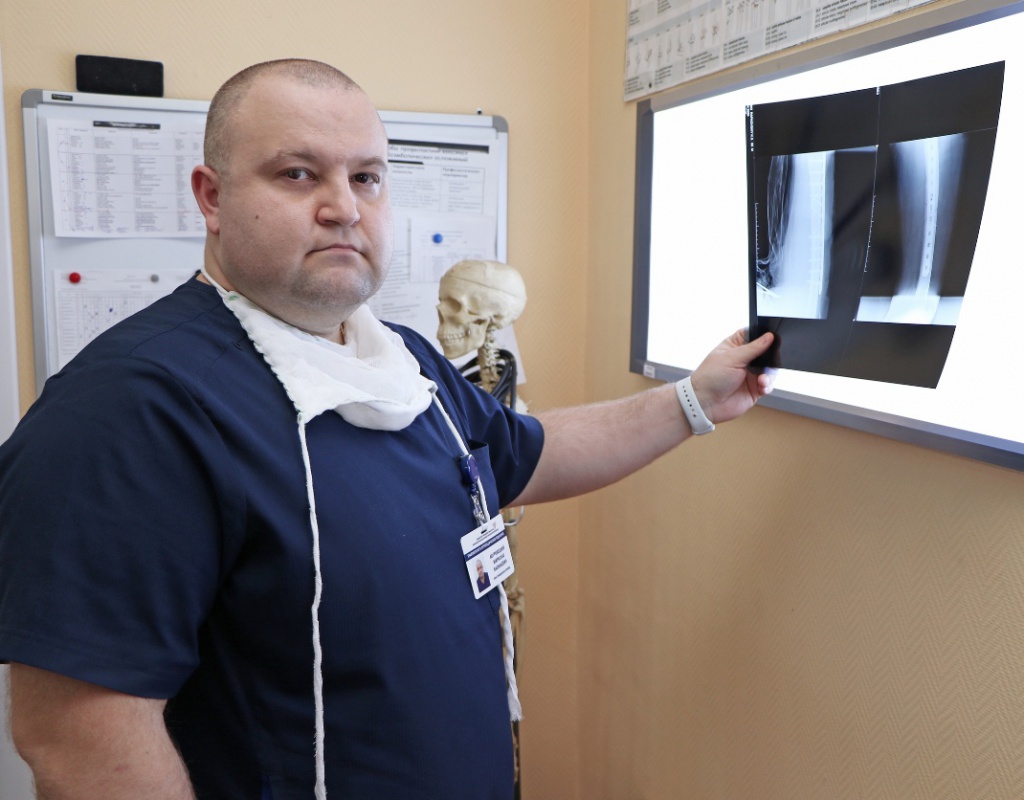 Лучший травматолог-ортопед Югры работает в Нижневартовской окружной клинической больнице!