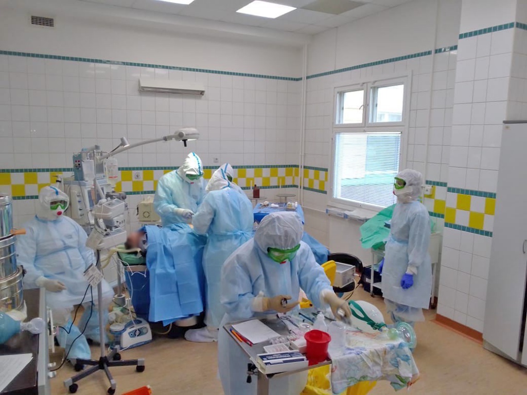В инфекционном госпитале провели первую операцию и спасли жителя Нижневартовска