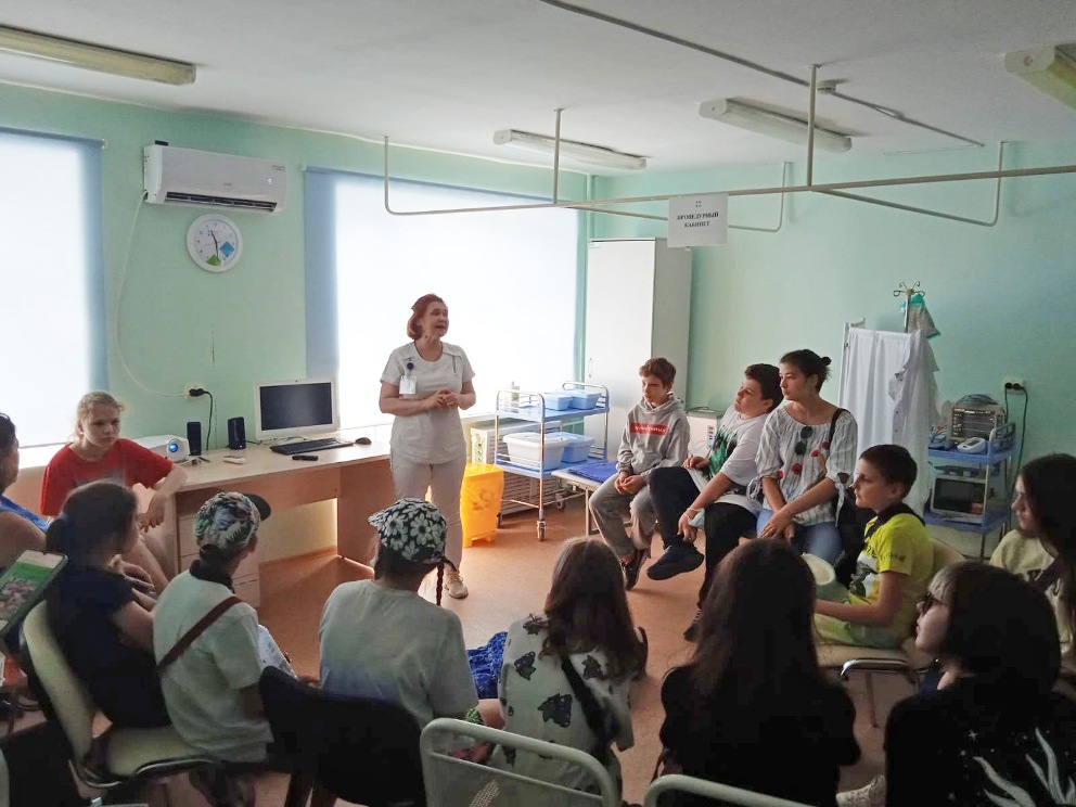Медики окружной больницы проводят уроки здоровья в пришкольных лагерях