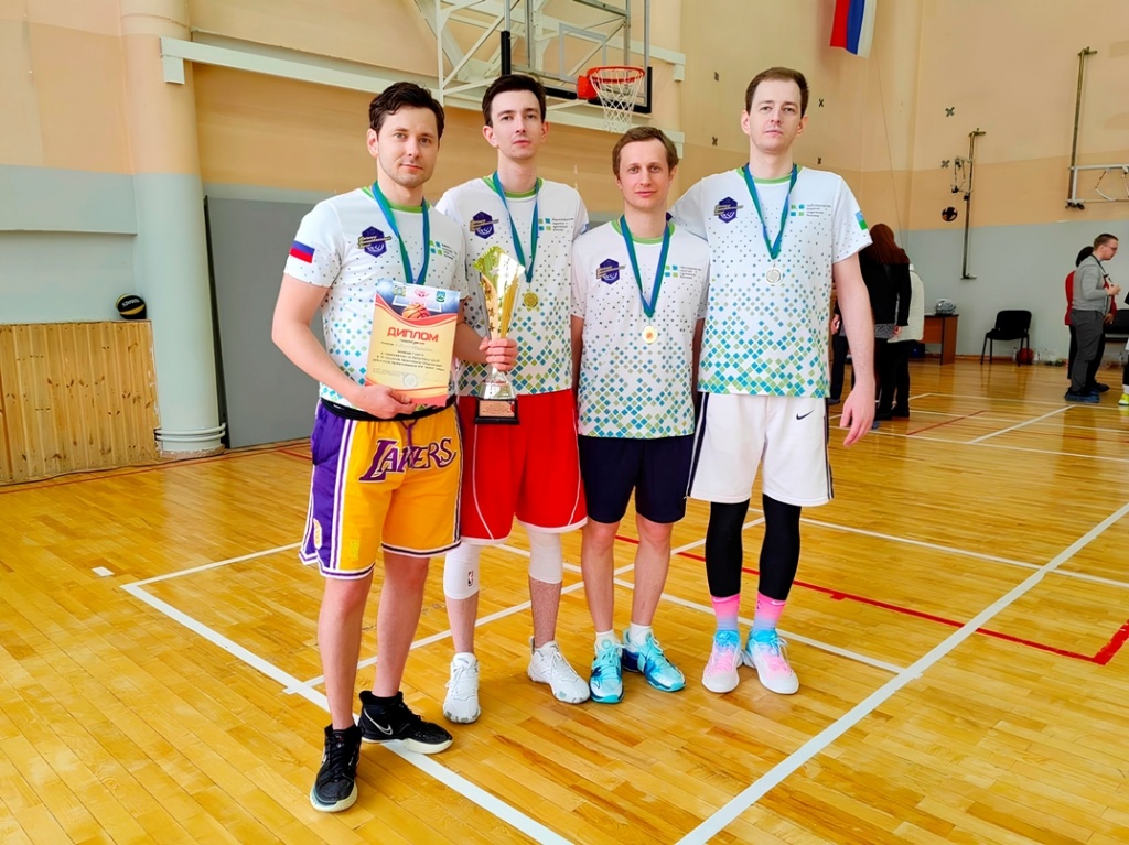 Лучшие в баскетболе: команда окружной клинической больницы Нижневартовска взяла золото на окружных соревнованиях