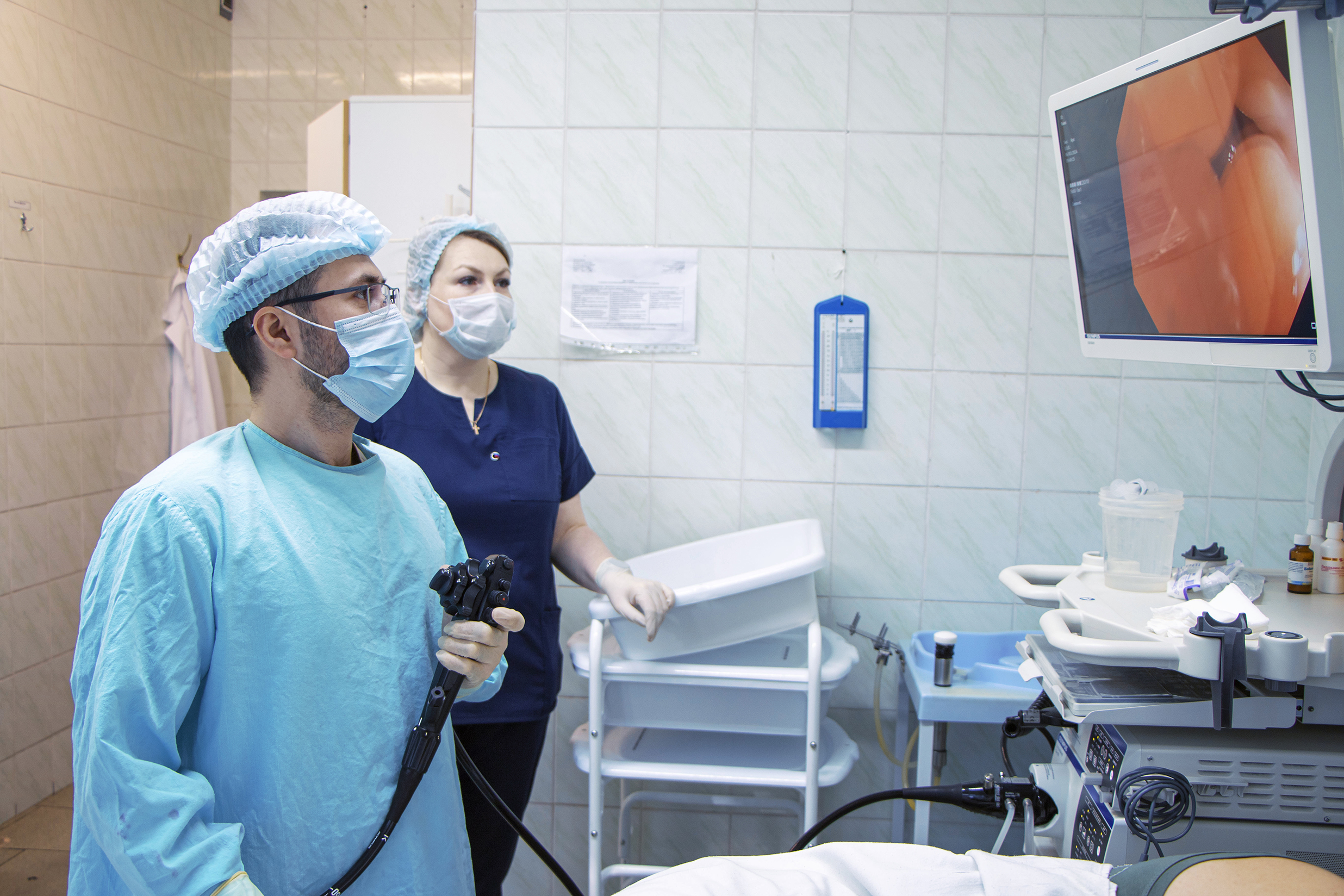 Эндоскописты окружной больницы Нижневартовска спасли проглотившего зубной протез мужчину