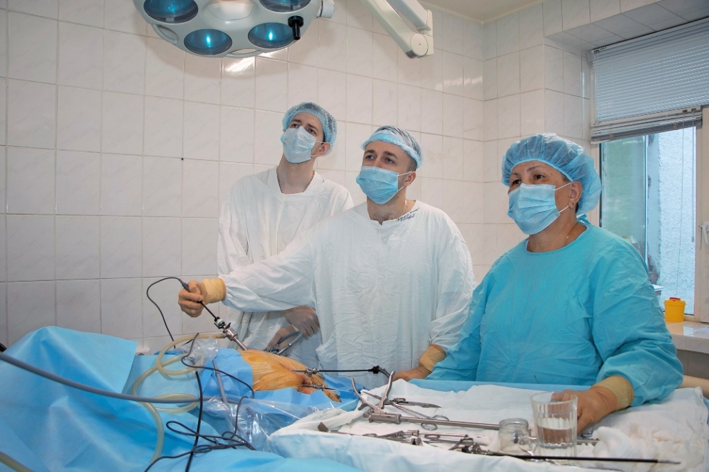 Нижневартовские хирурги спасли женщину с заворотом слепой кишки