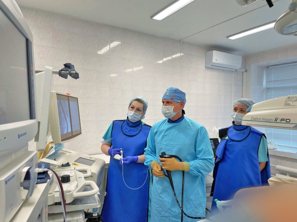 Эндоскописты окружной больницы Нижневартовска успешно прооперировали пациента с дивертикулом Ценкера