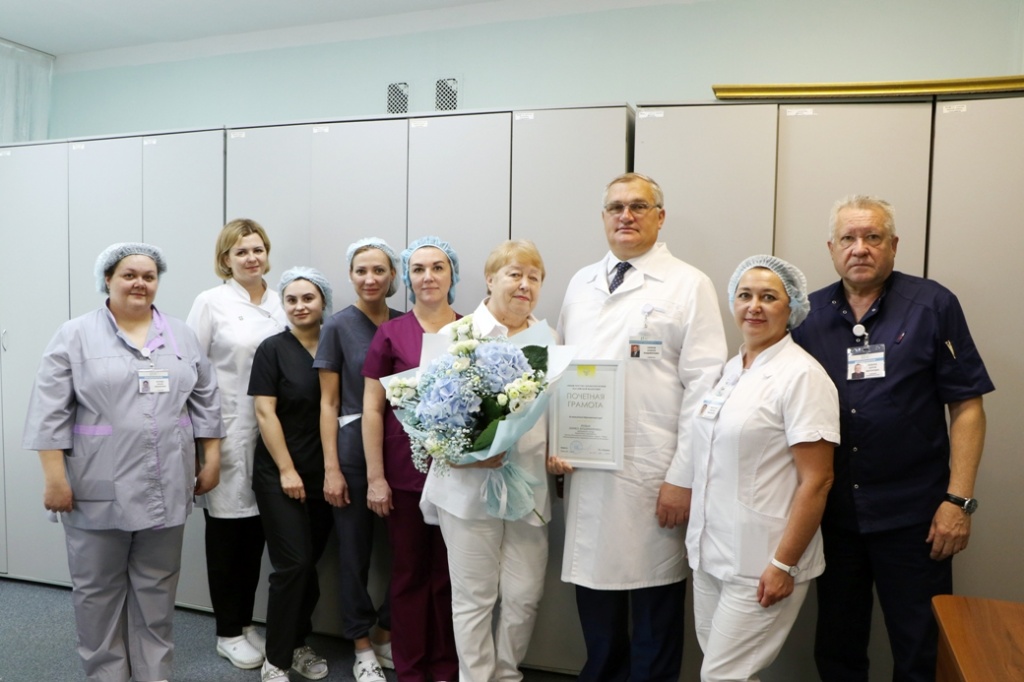 Медицинская сестра операционной Нижневартовской ОКБ отмечена Почётной грамотой Министерства здравоохранения